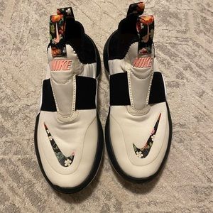 Nike girls sneakers size 1.5